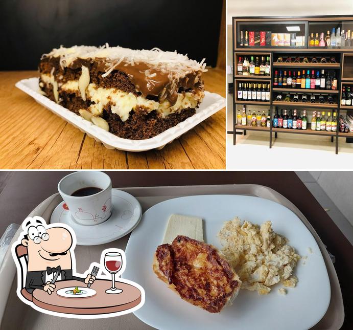 Dê uma olhada a foto apresentando comida e álcool no Santo Grau - Espetinhos & Bebidas