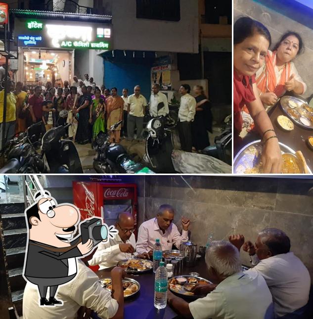 Here's an image of हाॅटेल कृष्णा(साळोखे बंधु यांचे सुप्रसिद्ध व्हेज-नॉनव्हेज हॉटेल)