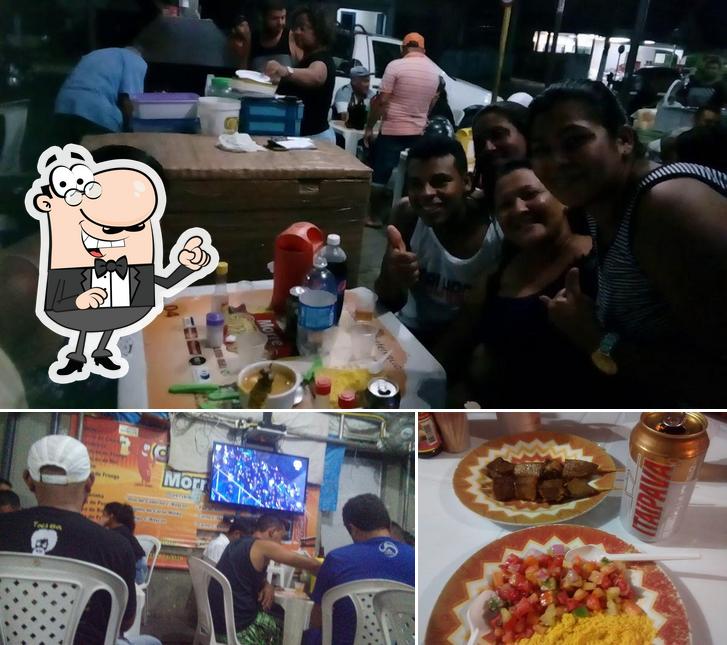 A interior e comida do restaurante