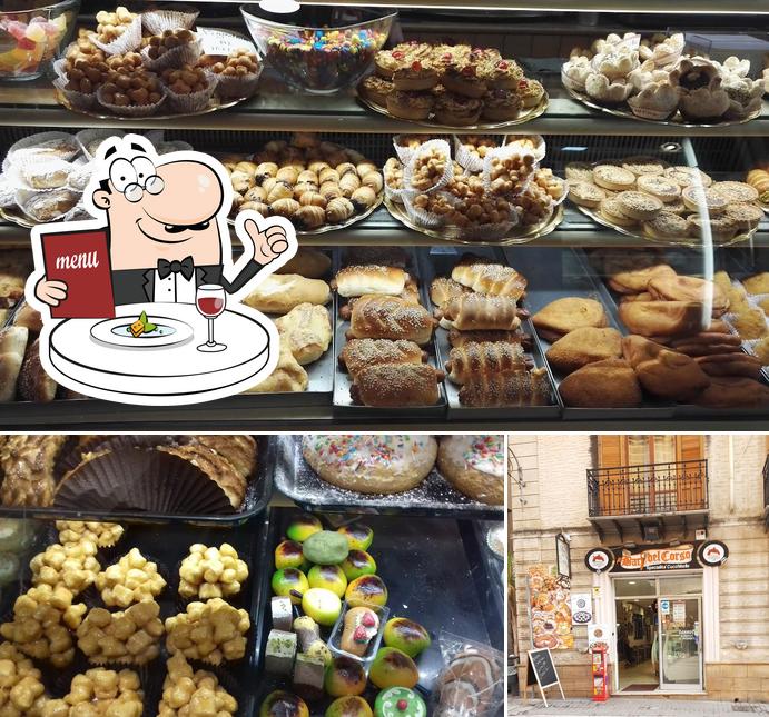 Tra le varie cose da Bar del Corso si possono trovare la cibo e interni