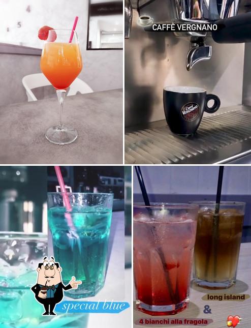 Goditi un drink a D'ISTINTO bar pizzeria caffetteria