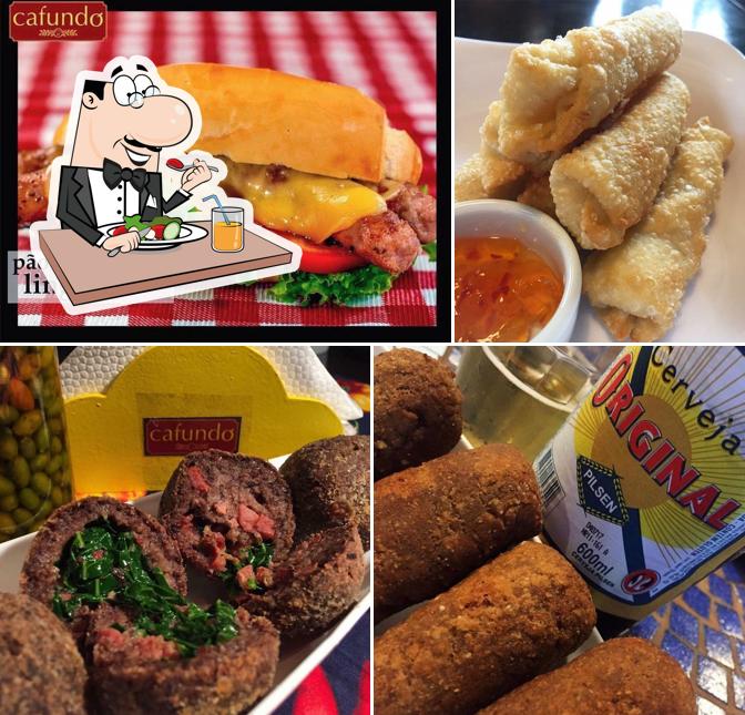 Hambúrguer e rolinho primavera em Cafundó