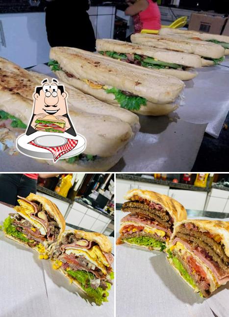 Clube sanduíches em Izaque Lanches