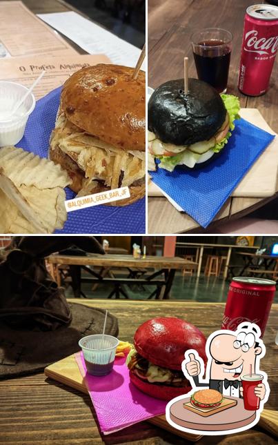 Peça um hambúrguer no Alquimia Geek Bar