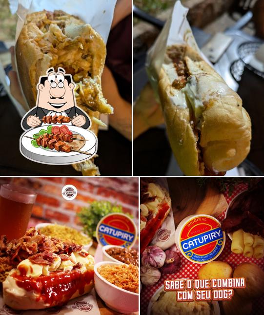 Sanduíche de carne de porco desfiada em The Walking Dog Dogueria