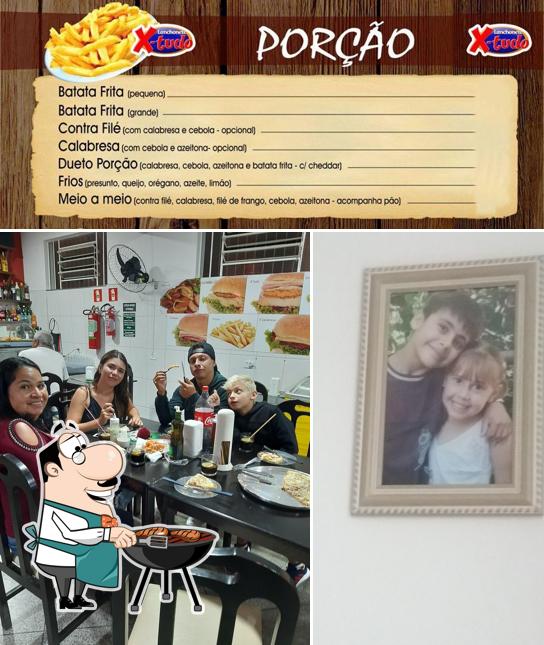 Here's a picture of Lanchonete X-Tudo