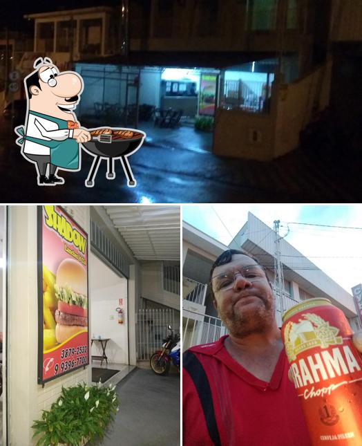 Look at this photo of Shadow Lanches & Cia