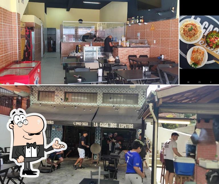 Dê uma olhada a foto ilustrando interior e comida no La Casa dos Espetos e Refeições ZN