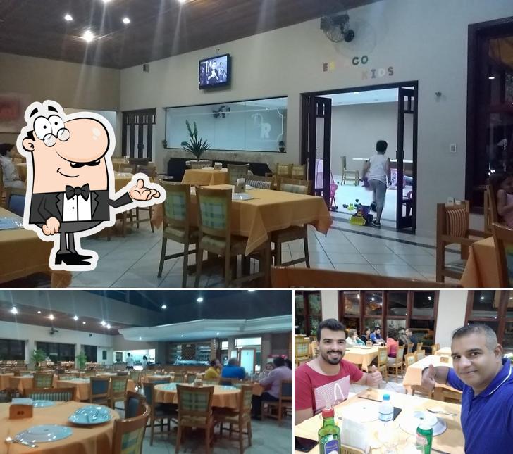 Sente em uma das mesas no Pizzaria Don Rossi