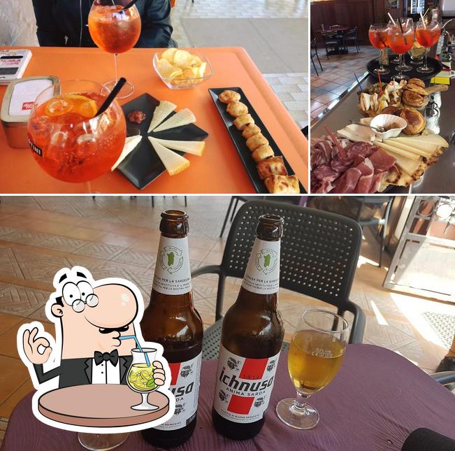 Central Bar si caratterizza per la bevanda e interni