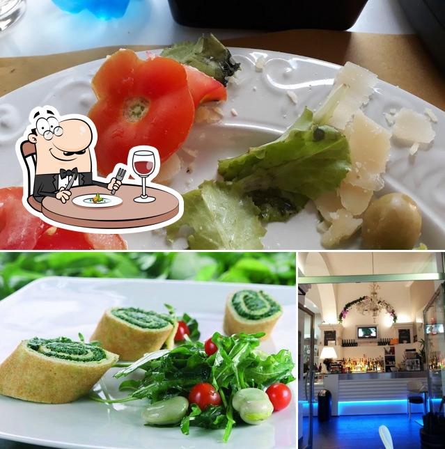 La immagine di cibo e bancone da bar da Café Elite