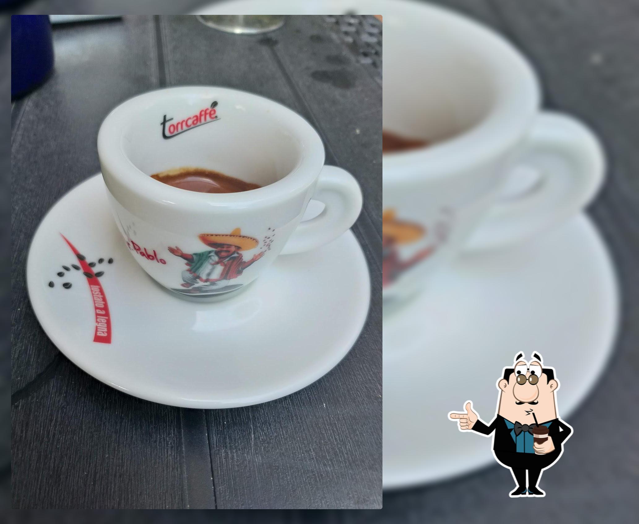 Red Wine Bar & Café propone un'ampia selezione di drink