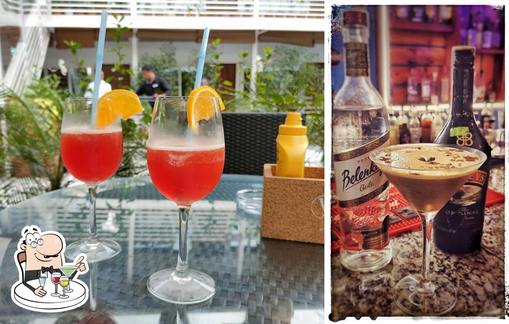 Velvet Lounge & Cocktail Bar serves alcohol