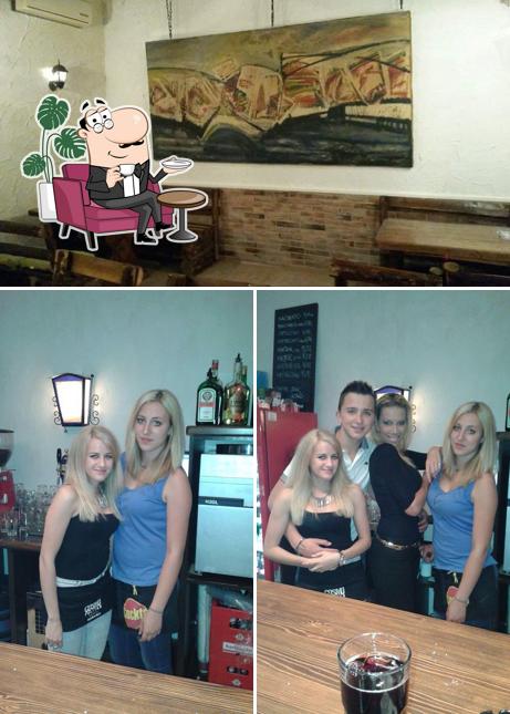 Siediti a un tavolo di Pub Grad