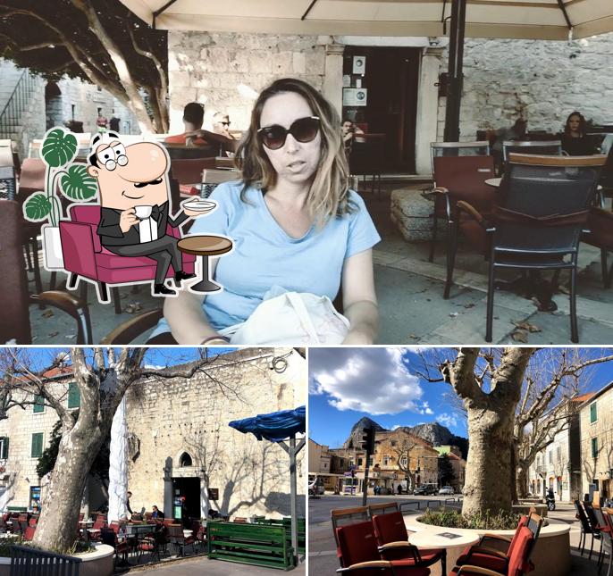 Siediti a un tavolo di Caffe Bar TURJUN