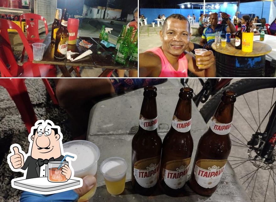 A bebida e comida do restaurante