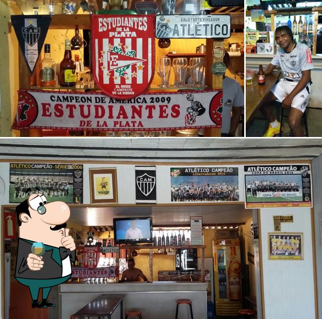 Confira a ilustração apresentando balcão de bar e bebida no Bar do Torquato - Rua Milton José da Silva - Do Carmo, Brumadinho - MG