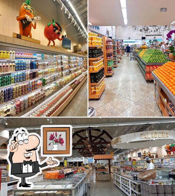 O interior do Oba Hortifruti Farm - Mercado, Frutas, Verduras, Legumes, Açougue e Adega