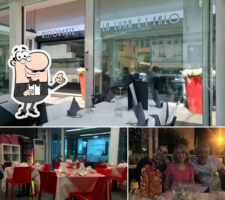 Siediti a un tavolo di La Luna E I Falò