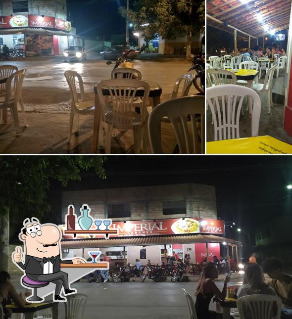 O interior do Imperial Bar & Burguer