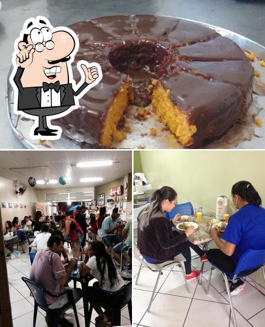 Entre diferentes coisas, interior e bolo podem ser encontrados no Lanchonete Central