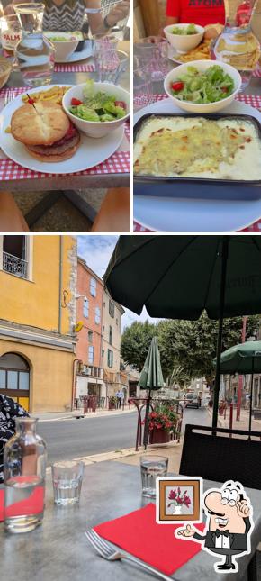 Installez-vous à l'une des tables de Le Rendez-Vous