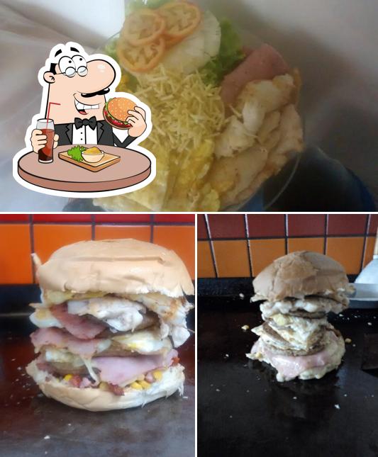 Experimente um hambúrguer no Lanches Fofão