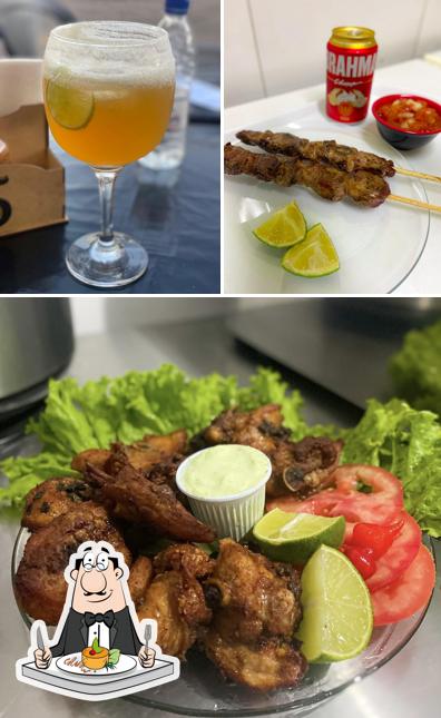 A foto da comida e cerveja no Rei Do Espetinho