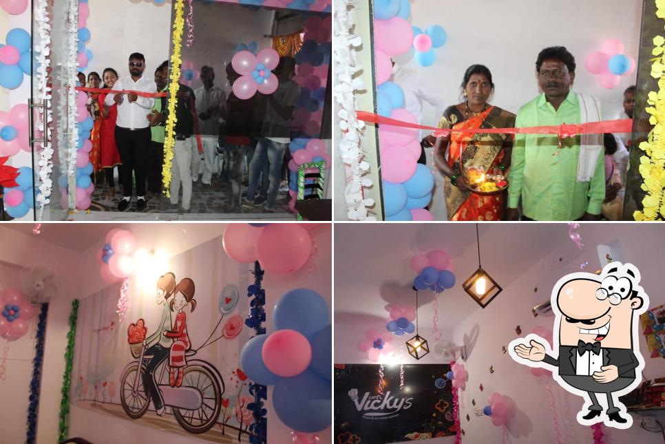 Vicky's Cafe Darwha Pizza & Ice Cream Parlor picture