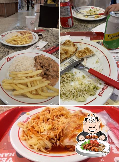 A comida e bebida do restaurante