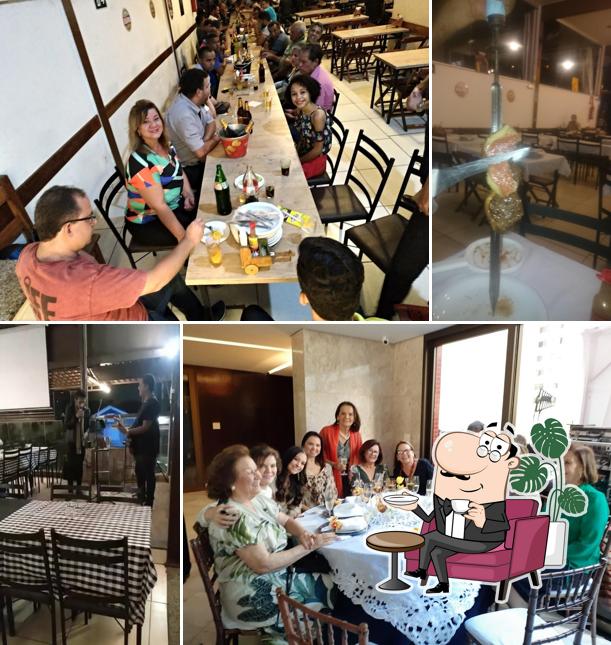 O interior do Carroção Grill