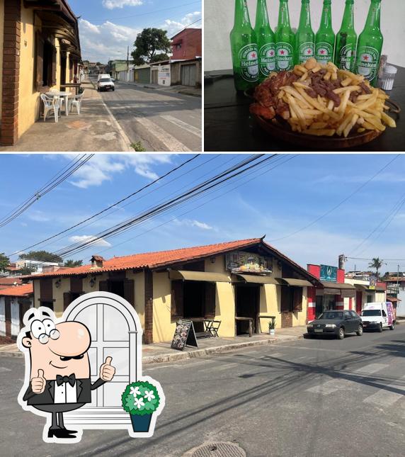 A foto da exterior e cerveja no CASARÃO DA BUGA