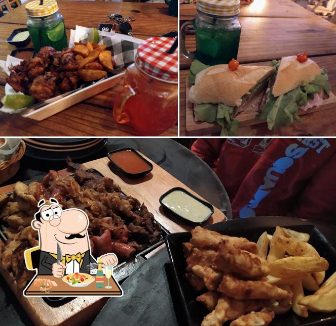 Platos en Acapulco Show Bar