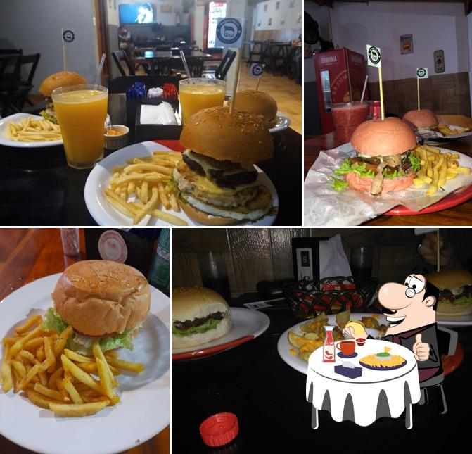 Burguer House " Casa do Hamburguer Artesanal " Hamburgueria e Choperia serve uma infinidade de opções para os amantes dos hambúrgueres