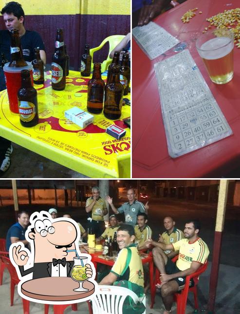 A foto do Bar do Dico’s bebida e interior