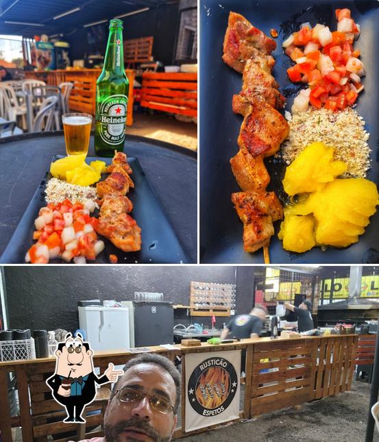 Desfrute de um drinque no Rusticão Espetos