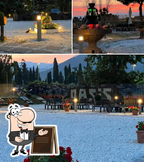 Guarda gli esterni di Oasis Lounge Bar