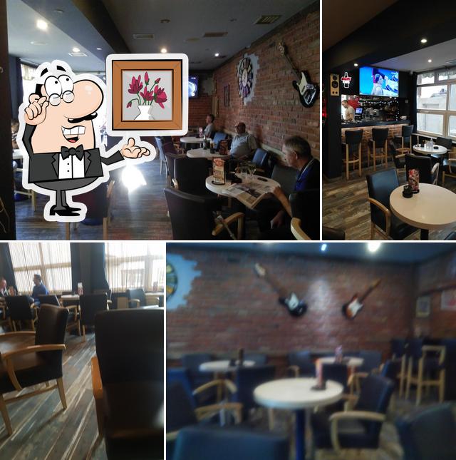 L'intérieur de Caffe bar "Piki"