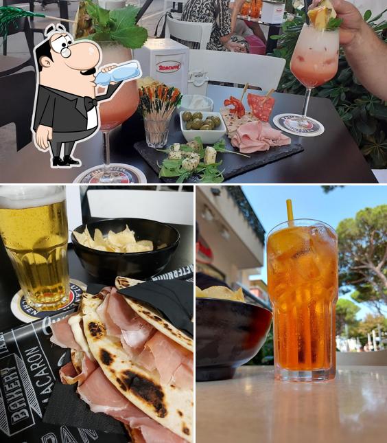 La foto della bevanda e cibo di Cocktail & piadine