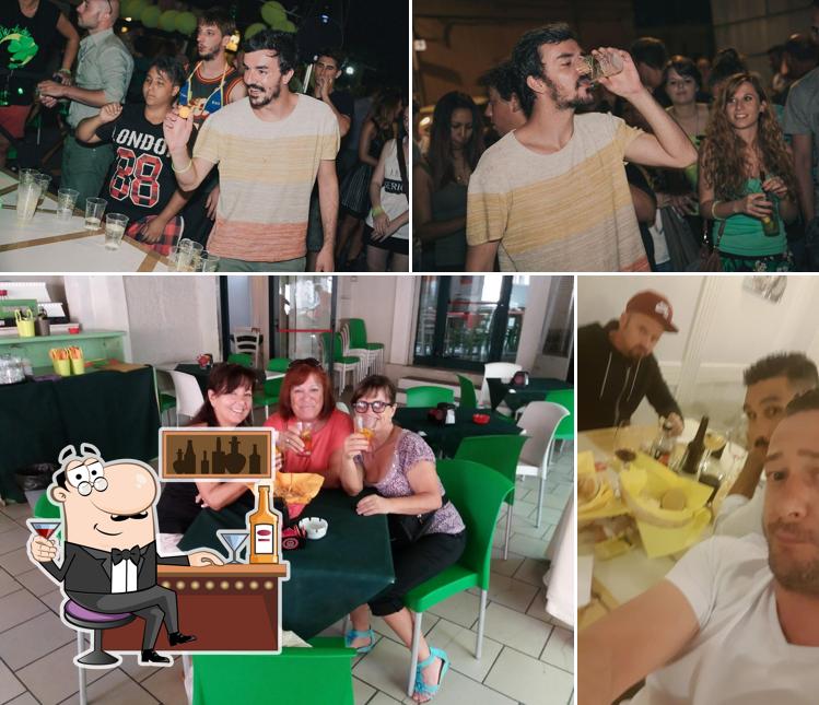 La foto della bancone da bar e tavolo da pranzo di Caffè Frignano 2.0