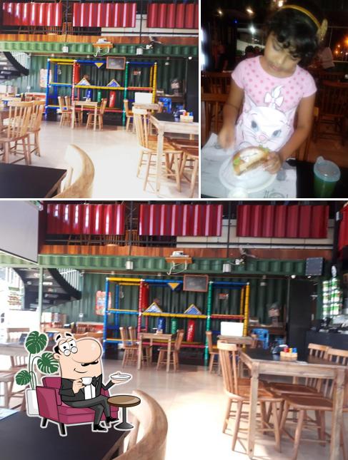 O interior do NZ Container Bar e Restaurante