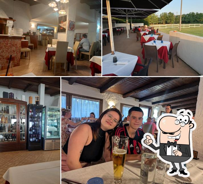 Siediti a un tavolo di Ristorante al Ranch