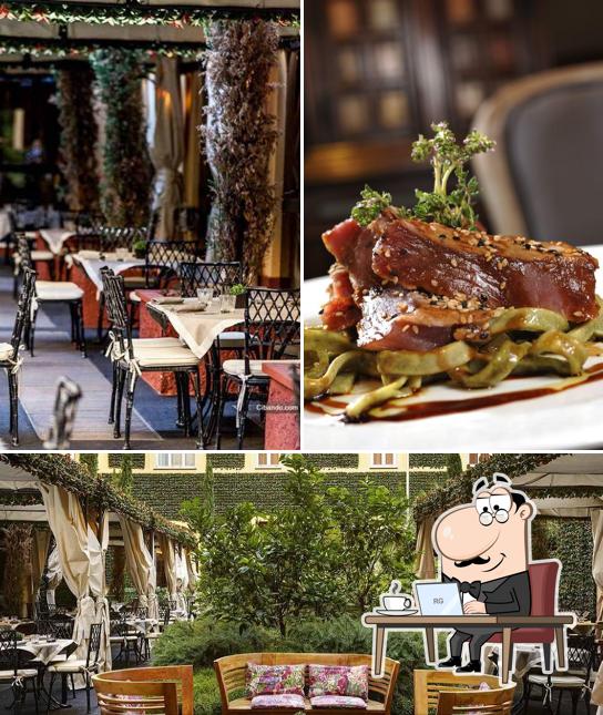 Installez-vous à l'une des tables de Giardino di Ripetta