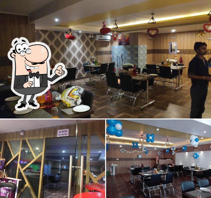 Check out how Kundan's Kitchen looks inside