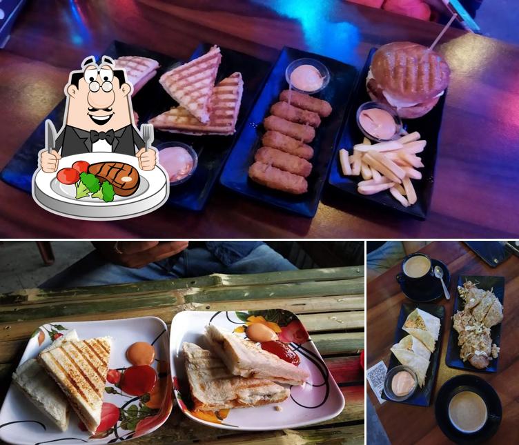 Try out meat meals at বৈকুন্ঠের বৈঠকখানা