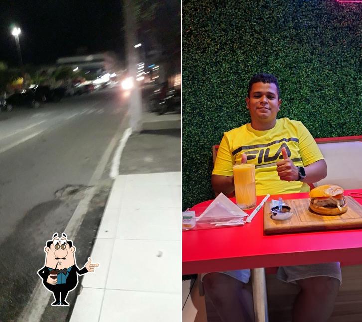 Desfrute de um drinque no is! Burger