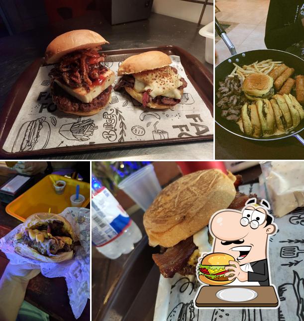 Experimente um dos hambúrgueres oferecidos no Homem Da Caverna