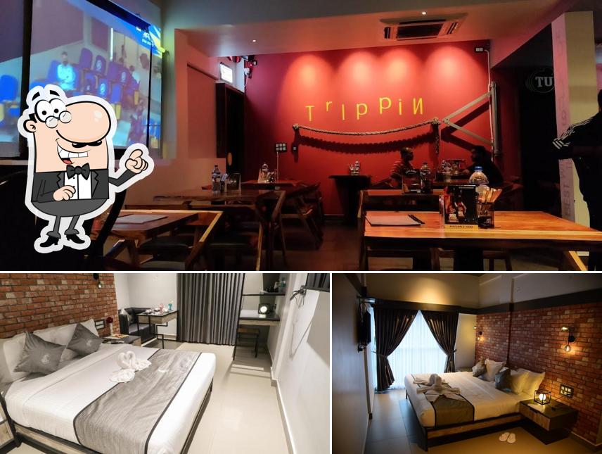 Take a seat at one of the tables at Town House oak Kudro Destinn