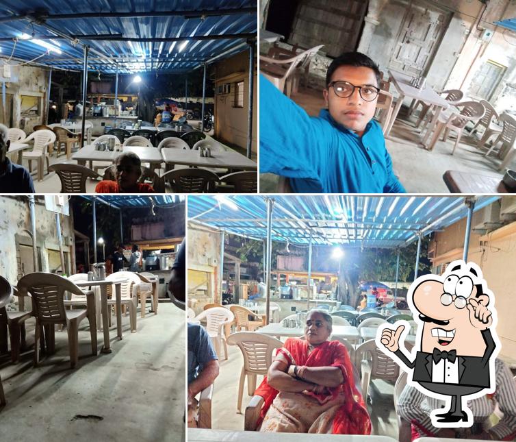 The interior of વડલાની પ્રખ્યાત પાઉંભાજી (શિવ શક્તિ પાઉંભાજી)