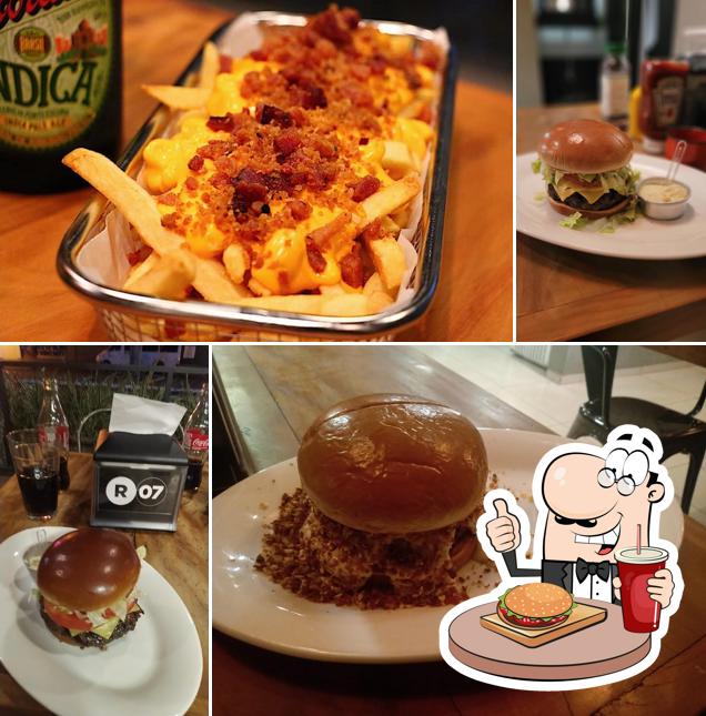 Experimente um hambúrguer no ROMEO BURGER